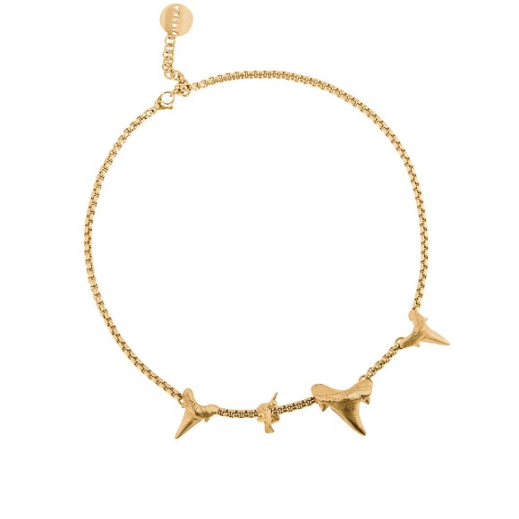 Krótki naszyjnik wykonany z mosiądzu z zawieszkami w kształcie kłów z kolekcji Fossil marki biżuteria ORSKA