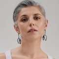 Srebrne kolczyki z jemiołą i perłami z kolekcji Bery ORSKA