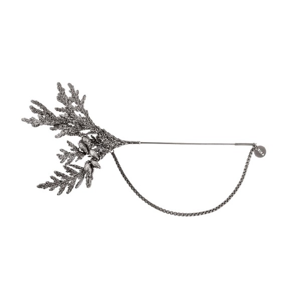 Ręcznie wykonana, mosiężna broszka w kształcie gałązki thuji z kolekcji Thuja -TB32-1 - Orska biżuteria