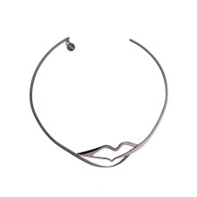 Delikatny naszyjnik z ustami z kolekcji Body