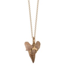 Artystyczny naszyjnik z kolekcji Fossil ze skamieniałym zębem