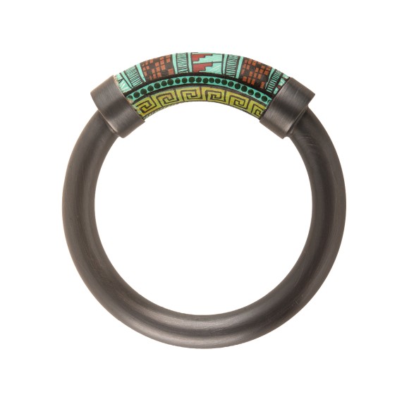 Sztywna bransoletka w grafitowej oprawie z kolekcji Meksyk 