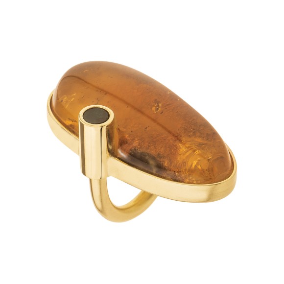 Unikatowy pierścionek z dużym bursztynem robiony ręcznie marki ORSKA biżuteria