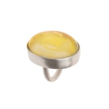 Unikatowy pierścionek z bursztynem o owalnym kształcie z kolekcji Baltica