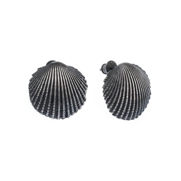 Kolczyki z kolekcji Maris w kształcie muszli małż sercówek w kolorze grafitowym